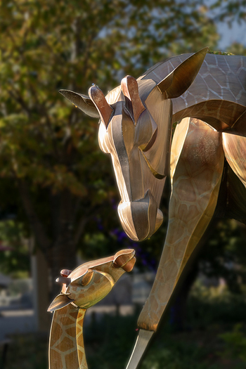 Sculpture of mother and baby giraffe